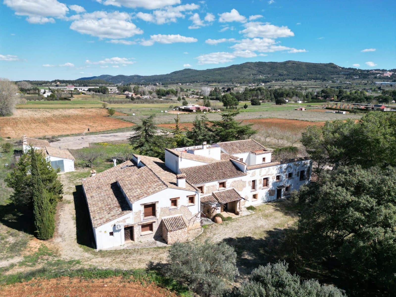 22 bedroom Commercial for sale in Banyeres de Mariola - € 1,750,000 (Ref: 9683340)