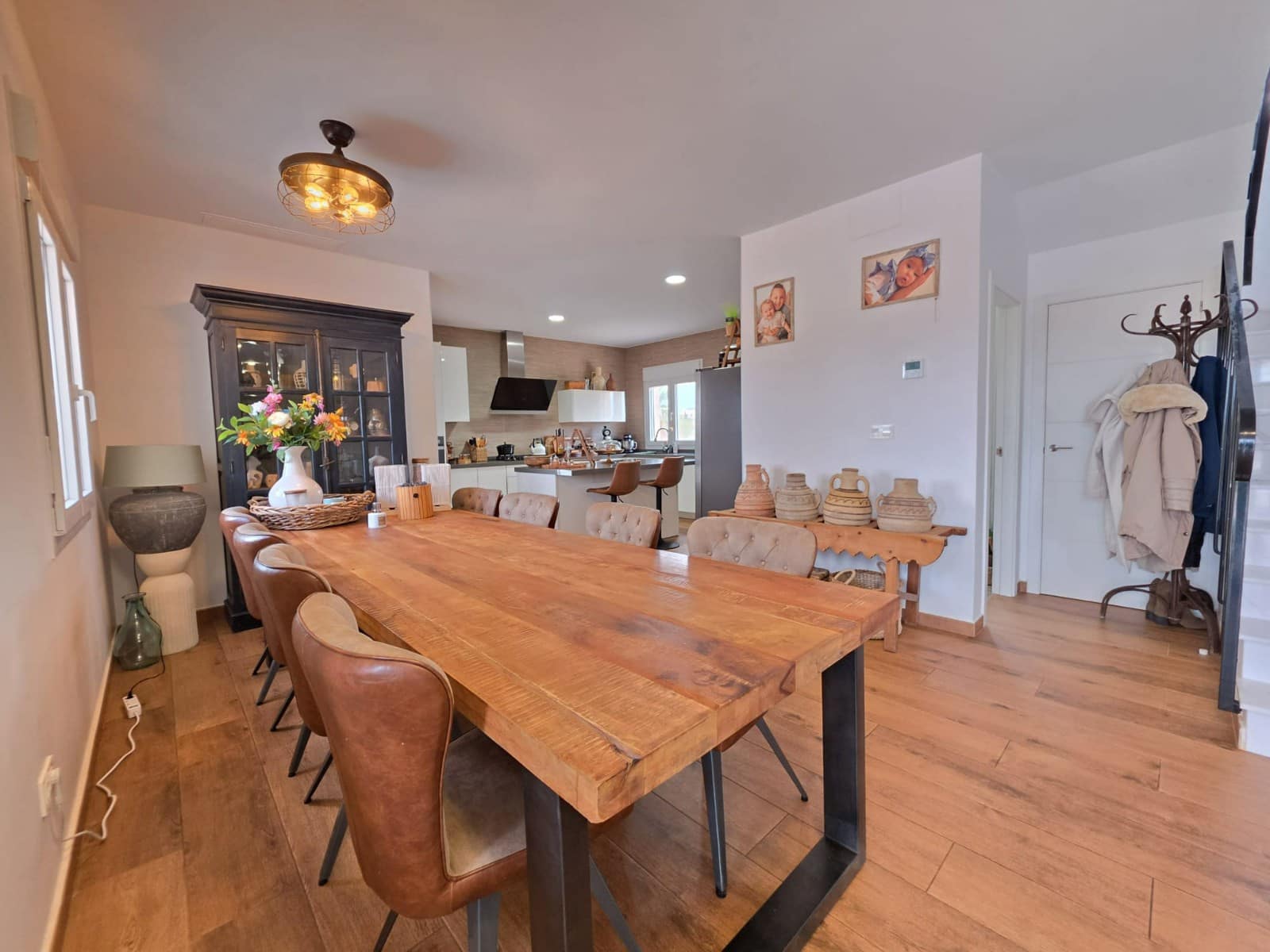 Chalet de 4 habitaciones en Pinoso en venta con piscina - 549.995 € (Ref: 9683396)