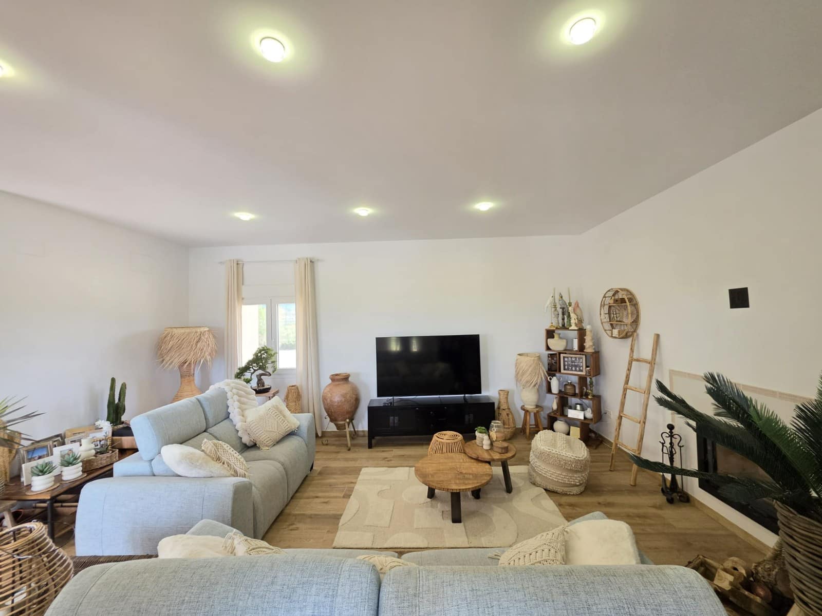 Chalet de 4 habitaciones en Pinoso en venta con piscina - 549.995 € (Ref: 9683396)