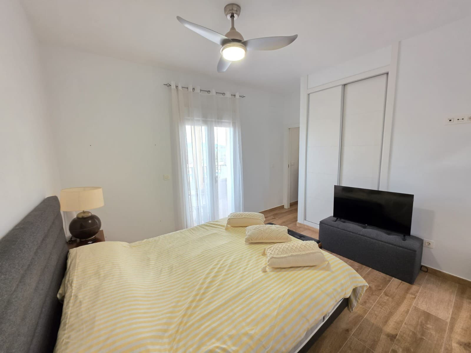 Chalet de 4 habitaciones en Pinoso en venta con piscina - 549.995 € (Ref: 9683396)