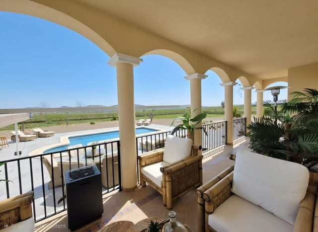 Chalet de 4 habitaciones en Pinoso en venta con piscina - 549.995 € (Ref: 9683396)