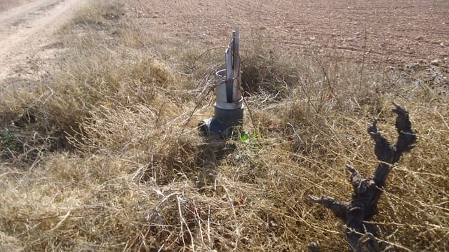 Grunde uden byggetilladelser til salg i Yecla - € 40.995 (Ref: 9687221)