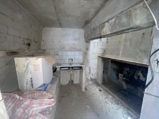 Dom w skale na sprzedaż w Abanilla - 44 990 € (Ref: 9687222)