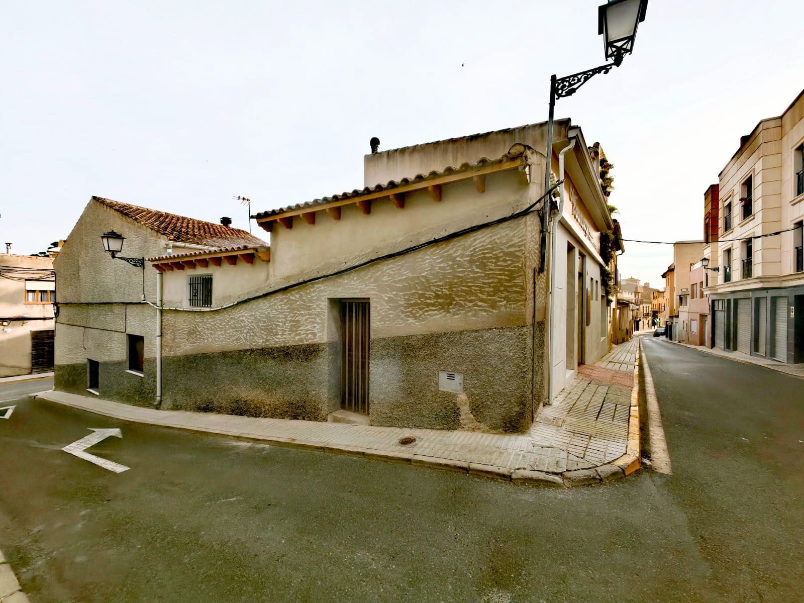 5 bedroom Townhouse for sale in Pinoso - € 75,000 (Ref: 9688461)