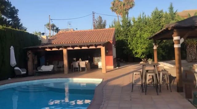 4 soveværelse Villa til salg i Elda med swimmingpool garage - € 579.995 (Ref: 9700067)