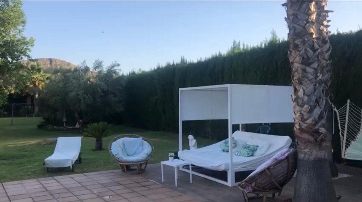 4 soveværelse Villa til salg i Elda med swimmingpool garage - € 579.995 (Ref: 9700067)