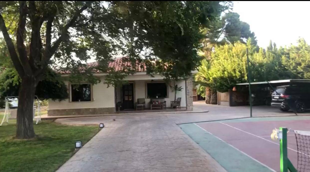 4 soveværelse Villa til salg i Elda med swimmingpool garage - € 579.995 (Ref: 9700067)