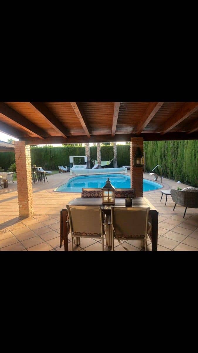 4 bedroom Villa for sale in Elda with pool garage - € 579,995 (Ref: 9700067)