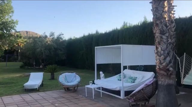 4 Zimmer Villa zu verkaufen in Elda mit Pool Garage - 579.995 € (Ref: 9700067)