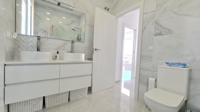 3 makuuhuone Huvila myytävänä paikassa Pinoso mukana uima-altaan - 299 995 € (Ref: 9748205)