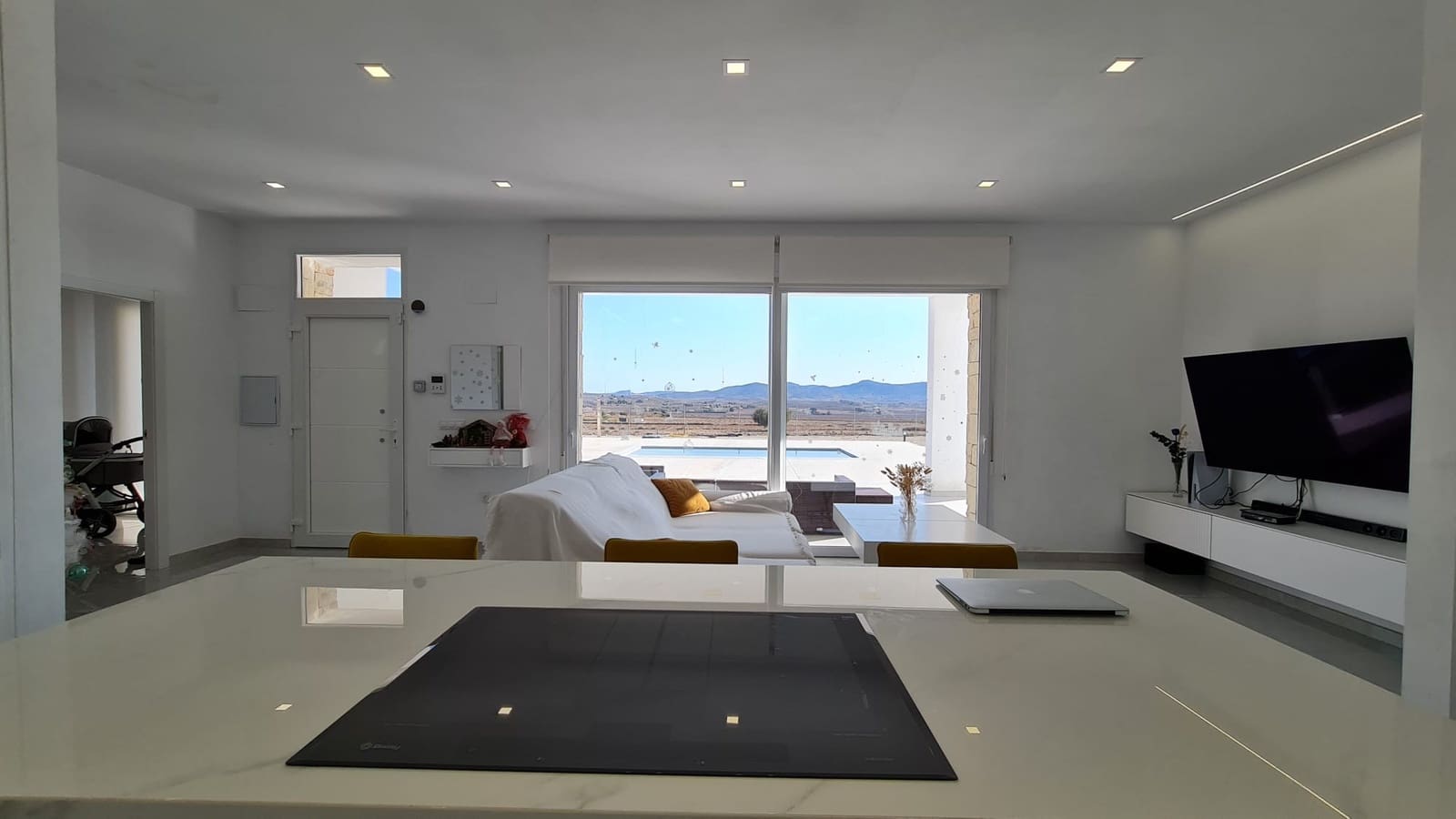 3 bedroom Villa for sale in Pinoso with pool - € 299,995 (Ref: 9748205)