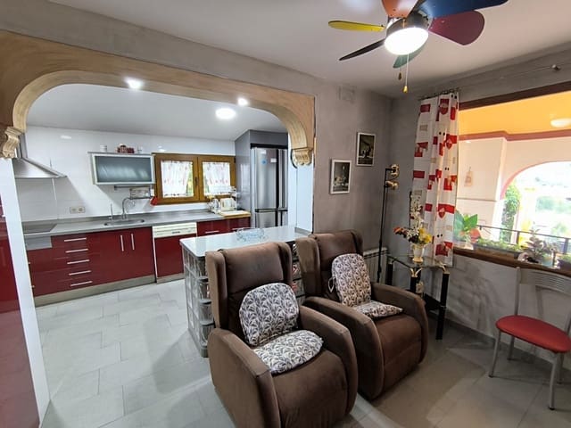 3 sypialnia Willa na sprzedaż w Yecla z basenem garażem - 212 000 € (Ref: 9753735)