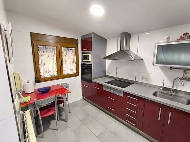 3 sypialnia Willa na sprzedaż w Yecla z basenem garażem - 212 000 € (Ref: 9753735)