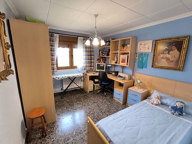 3 sypialnia Willa na sprzedaż w Yecla z basenem garażem - 212 000 € (Ref: 9753735)