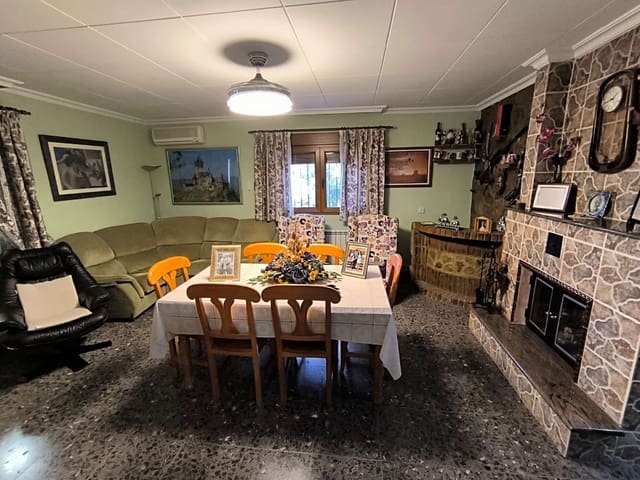 3 sypialnia Willa na sprzedaż w Yecla z basenem garażem - 212 000 € (Ref: 9753735)