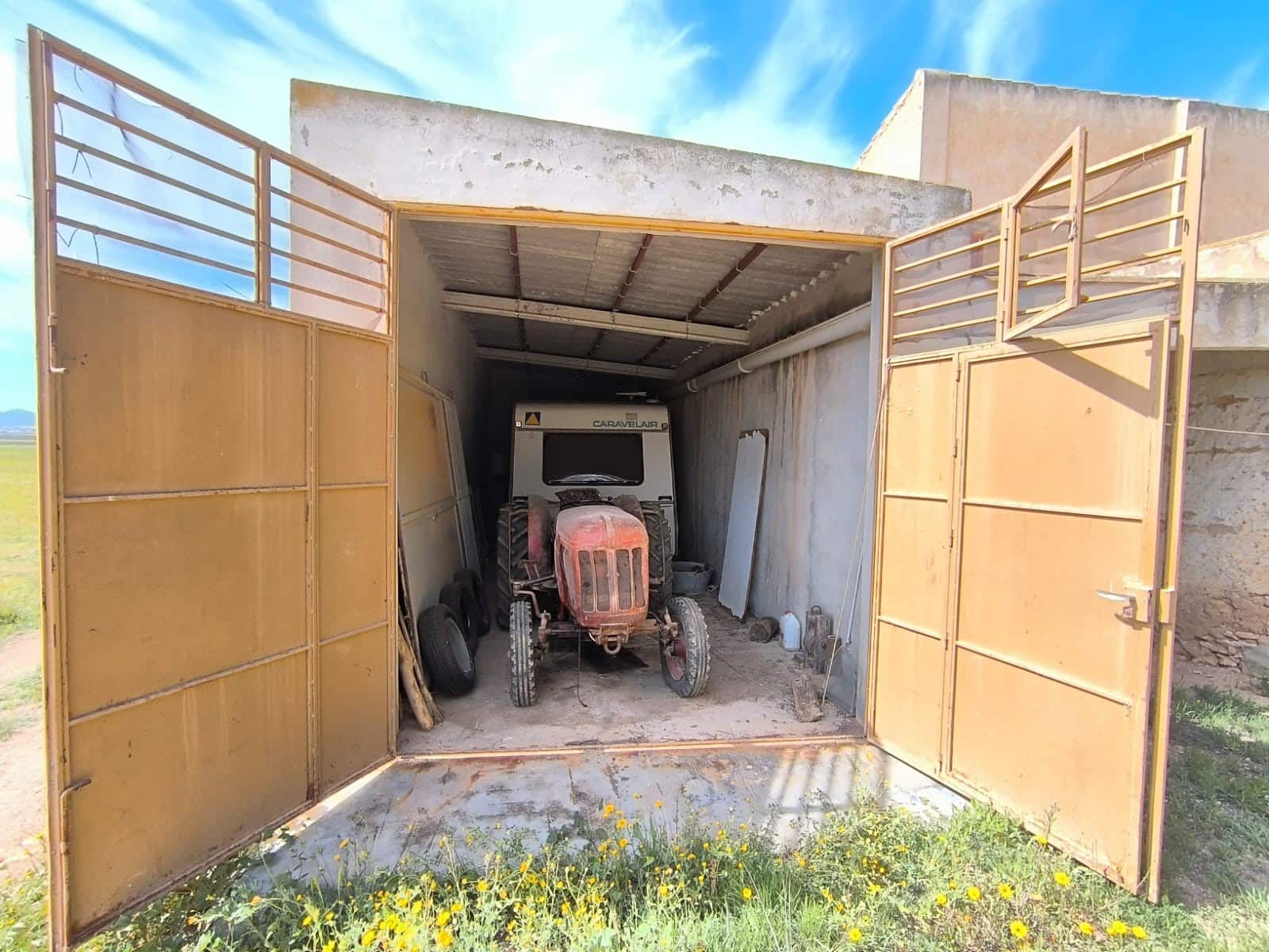 7 bedroom Finca/Country House for sale in Yecla - € 250,000 (Ref: 9764894)