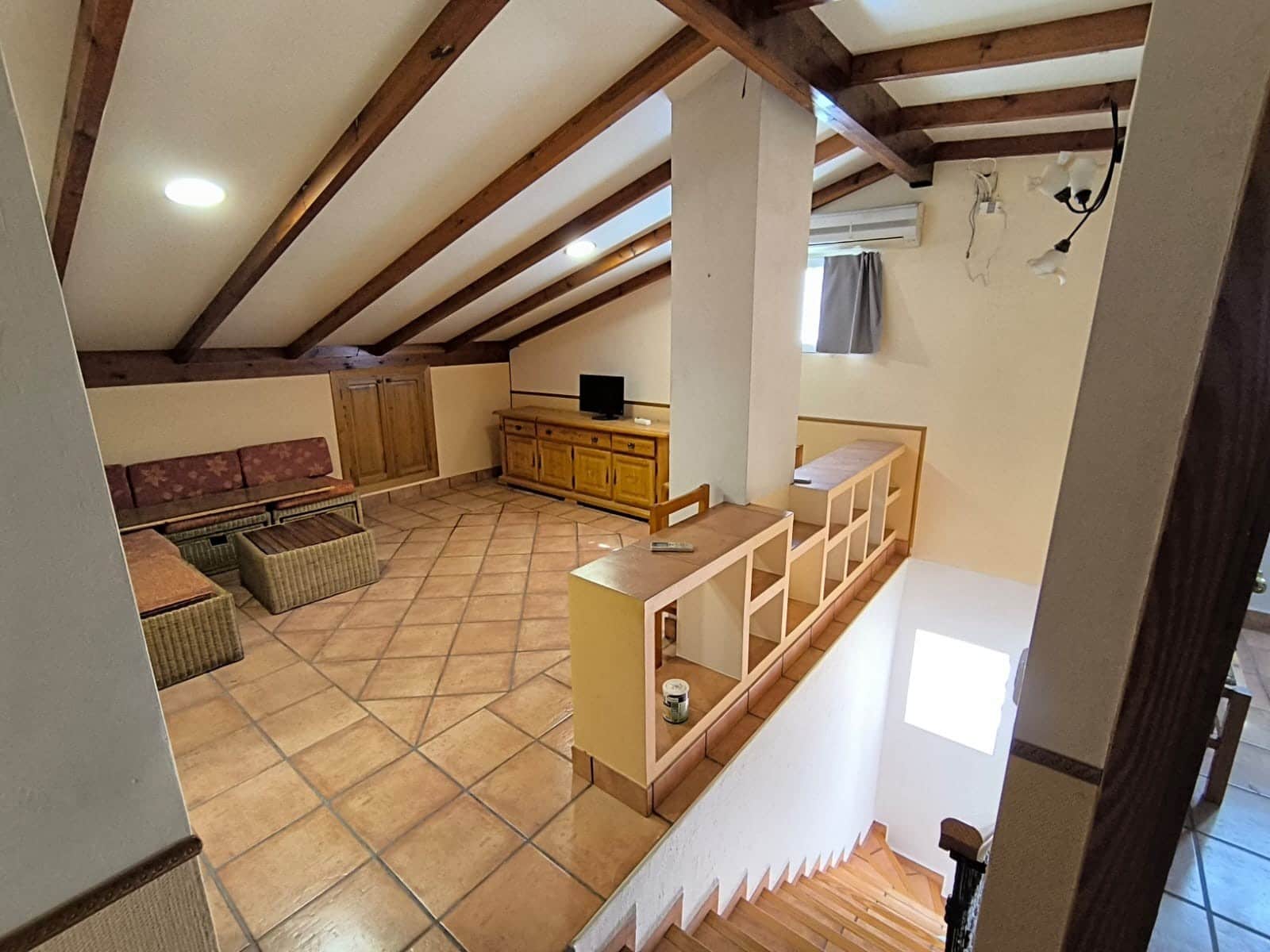 Chalet de 5 habitaciones en Yecla en venta con piscina garaje - 296.900 € (Ref: 9782510)