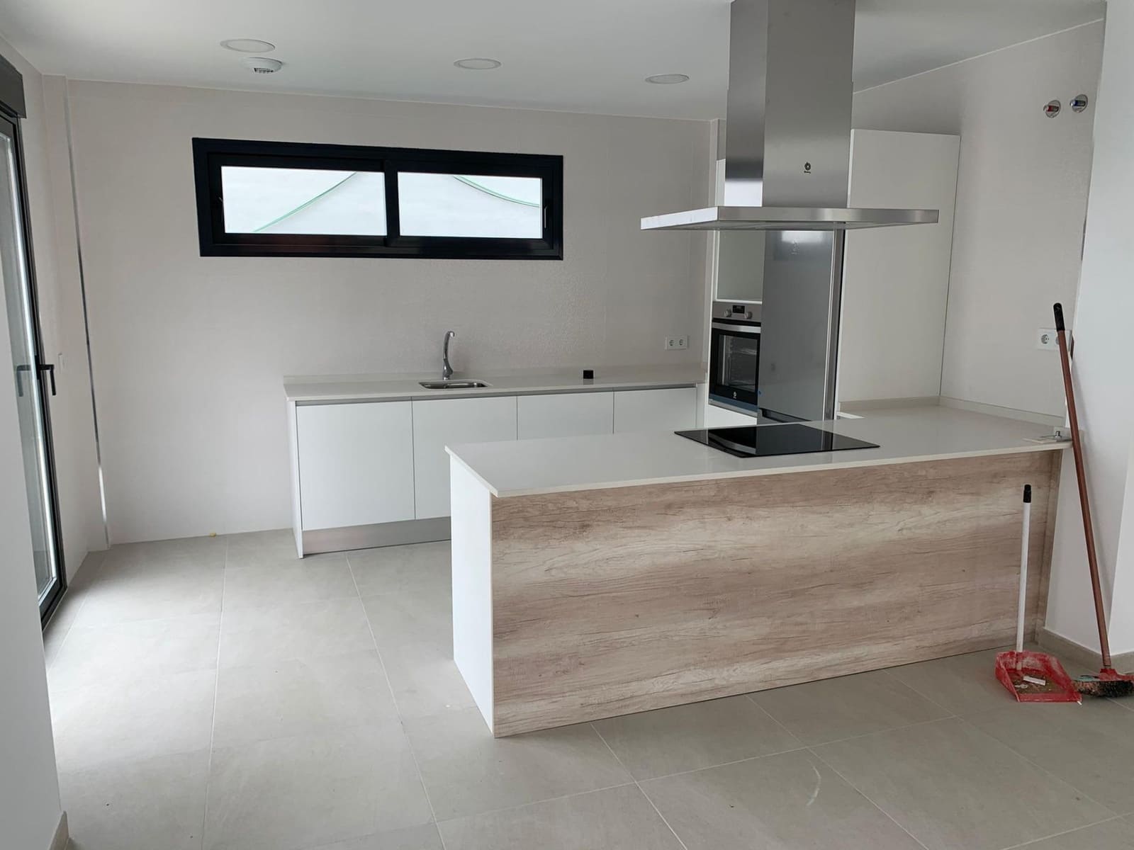 Chalet de 4 habitaciones en La Duquesa / Puerto de la Duquesa en venta con piscina garaje - 780.000 € (Ref: 9801647)