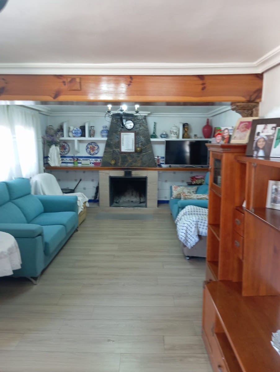 6 bedroom Villa for sale in Yecla with pool garage - € 445,000 (Ref: 9813595)