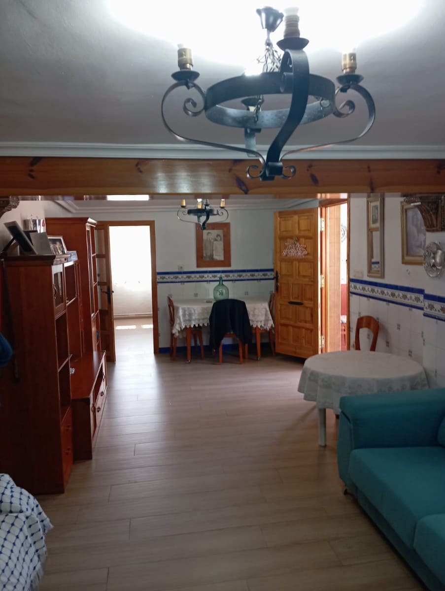 6 bedroom Villa for sale in Yecla with pool garage - € 445,000 (Ref: 9813595)