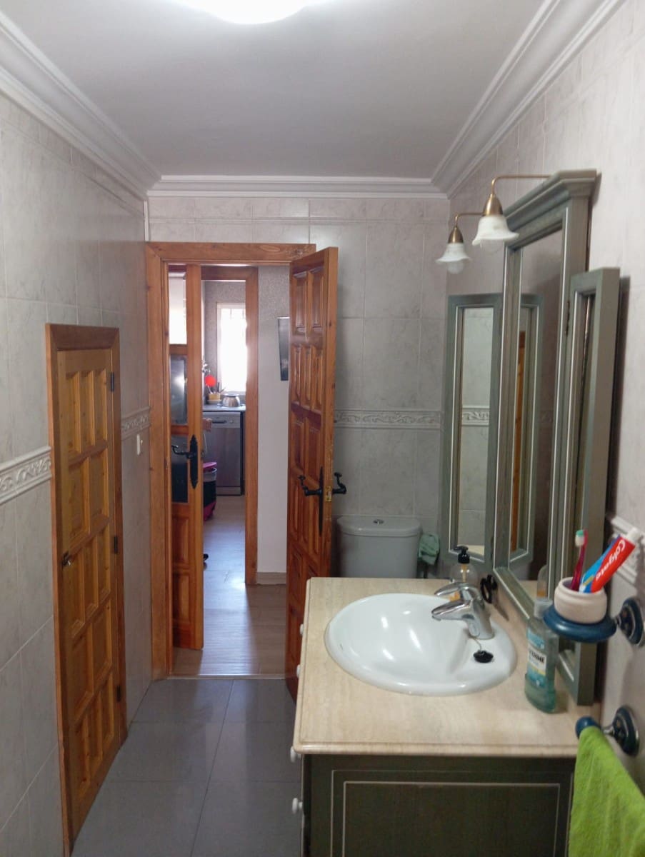 6 bedroom Villa for sale in Yecla with pool garage - € 445,000 (Ref: 9813595)
