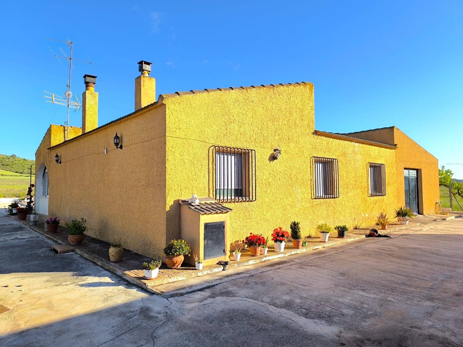 4 bedroom Finca/Country House for sale in Yecla with pool garage - € 275,000 (Ref: 9832727)