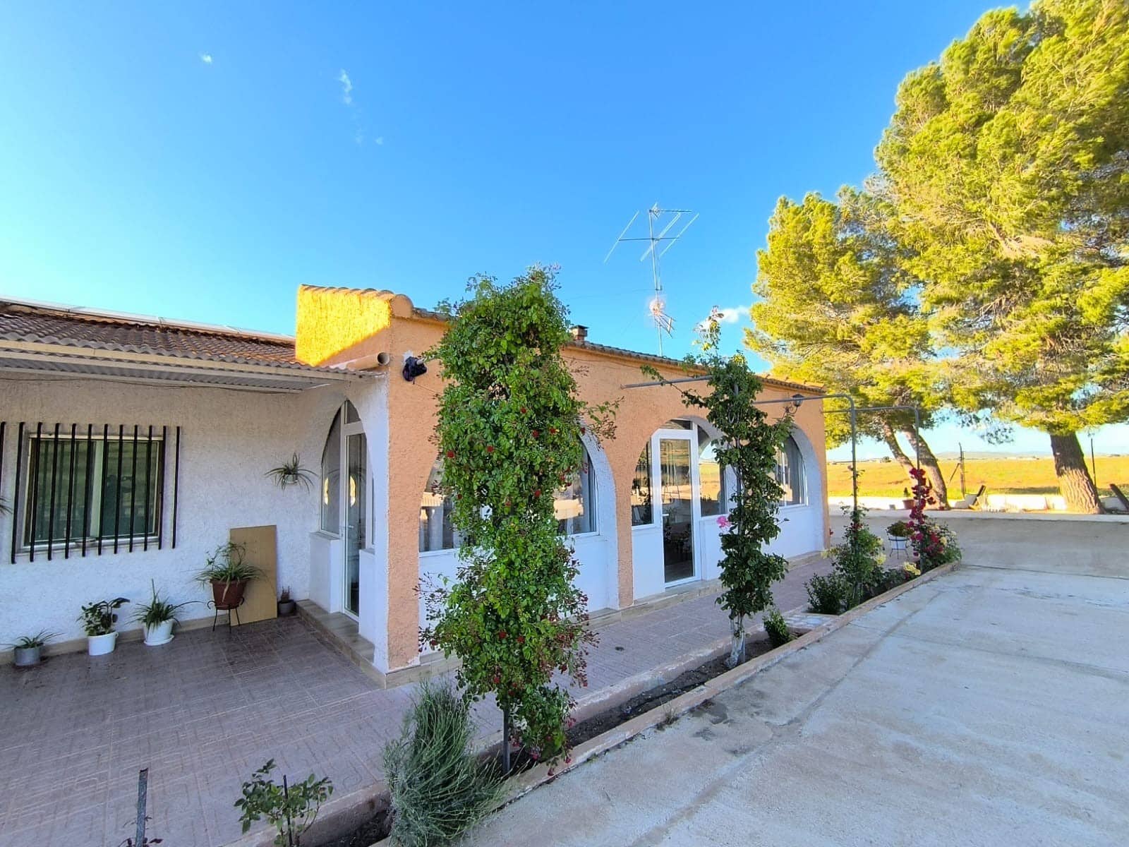 4 bedroom Finca/Country House for sale in Yecla with pool garage - € 275,000 (Ref: 9832727)
