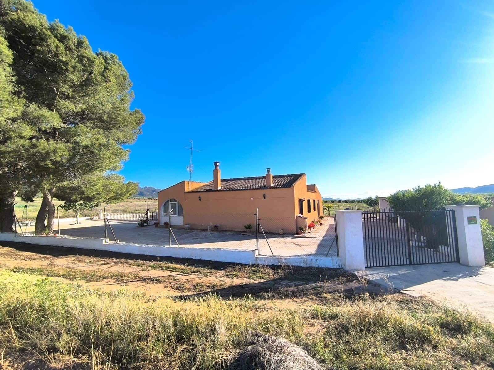 4 bedroom Finca/Country House for sale in Yecla with pool garage - € 275,000 (Ref: 9832727)