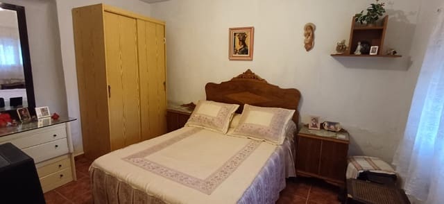 6 sypialnia Finka/Dom wiejski na sprzedaż w Yecla z garażem - 70 000 € (Ref: 9856172)