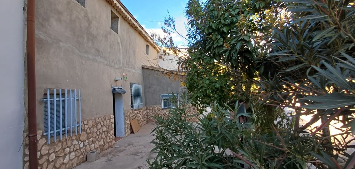 6 sypialnia Finka/Dom wiejski na sprzedaż w Yecla z garażem - 70 000 € (Ref: 9856172)