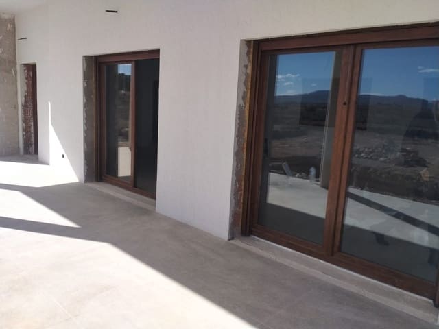 3 Zimmer Villa zu verkaufen in Pinoso mit Pool Garage - 389.000 € (Ref: 9856173)