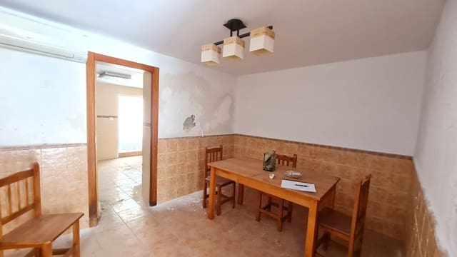 4 soveværelse Byhus til salg i Salinas med garage - € 65.995 (Ref: 9857947)