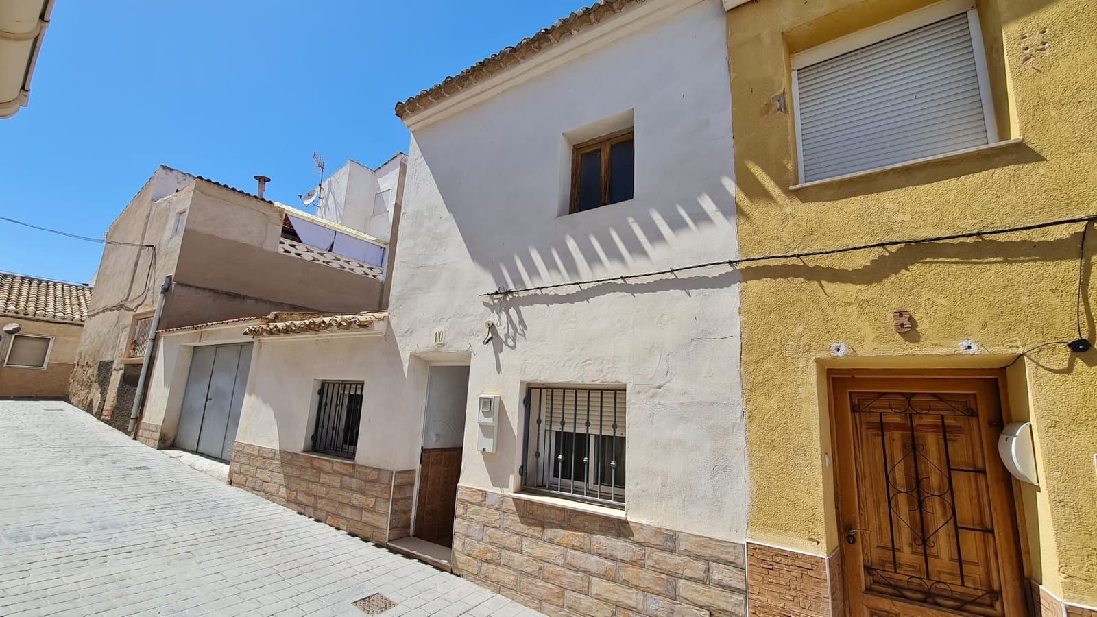 4 soveværelse Byhus til salg i Salinas med garage - € 65.995 (Ref: 9857947)