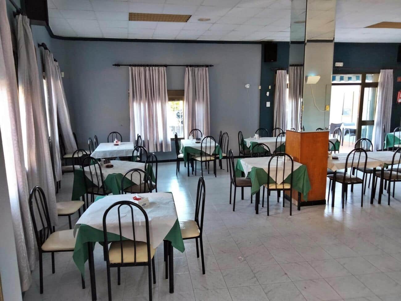 Local Comercial de 8 habitaciones en Tormos en venta con garaje - 260.000 € (Ref: 9858211)