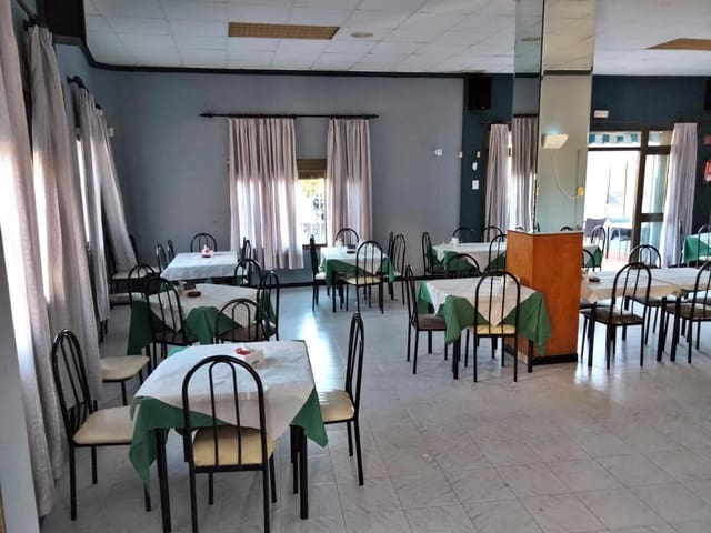 Local Comercial de 8 habitaciones en Tormos en venta con garaje - 260.000 € (Ref: 9858211)