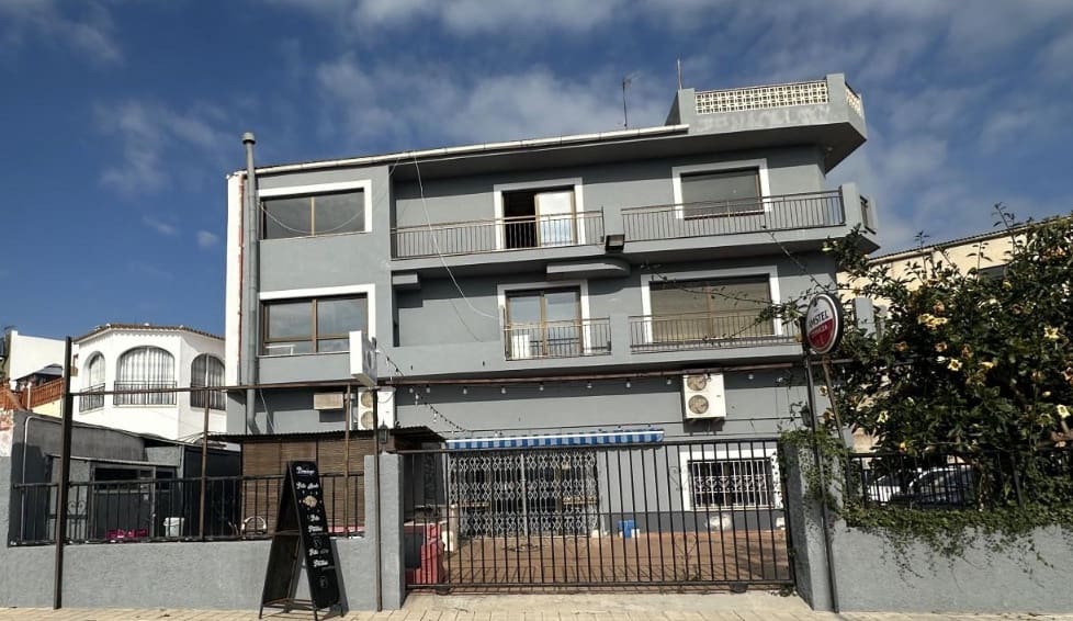 Local Comercial de 8 habitaciones en Tormos en venta con garaje - 260.000 € (Ref: 9858211)