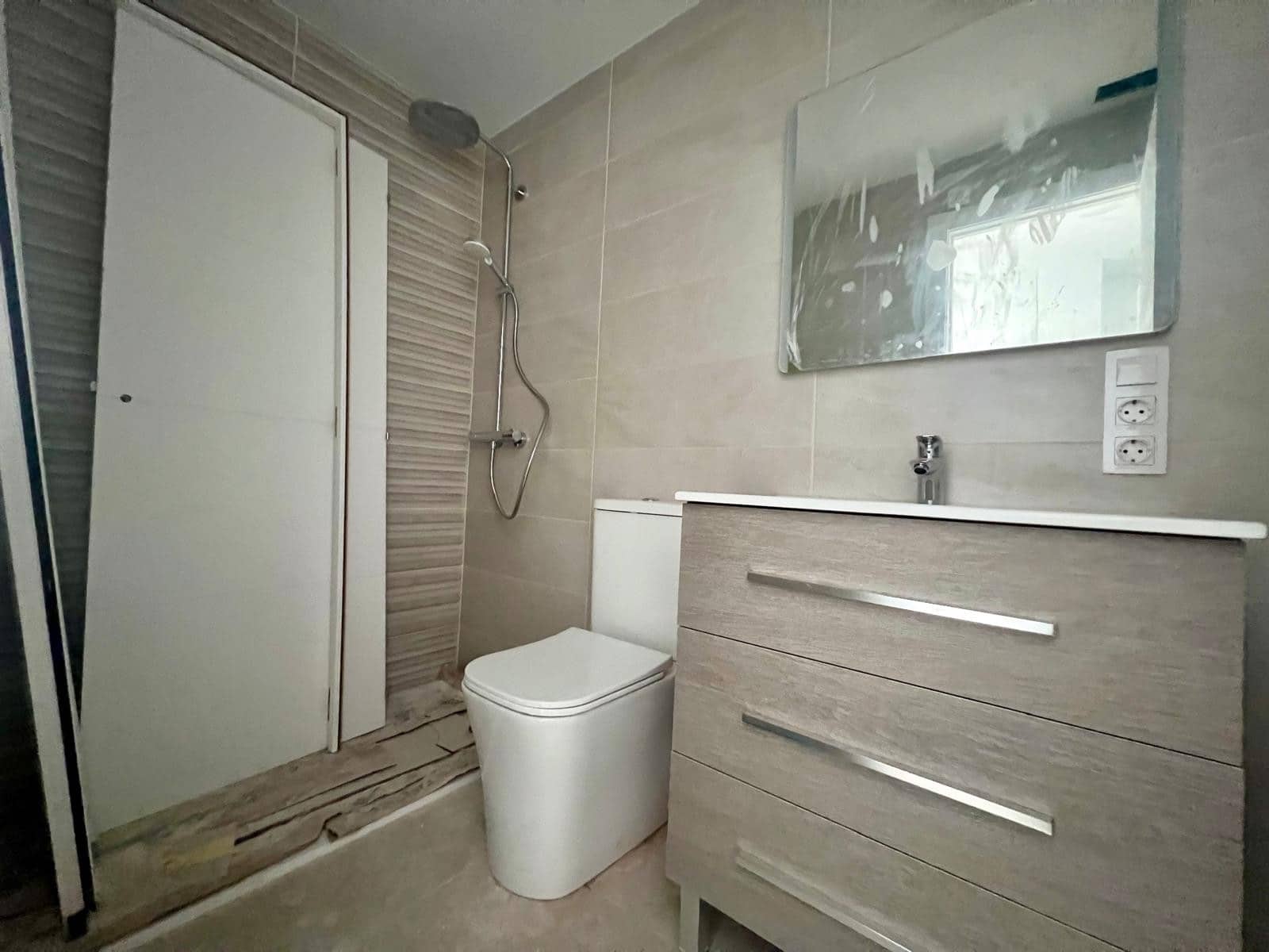 3 bedroom Townhouse for sale in Pinoso - € 129,999 (Ref: 9858581)