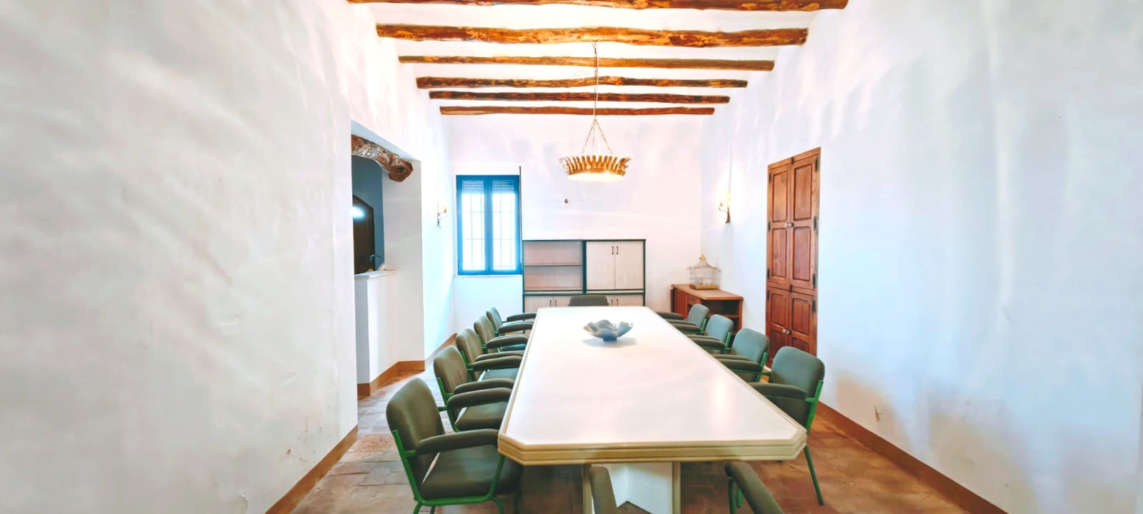 5 bedroom Finca/Country House for sale in Yecla with garage - € 600,000 (Ref: 9860779)