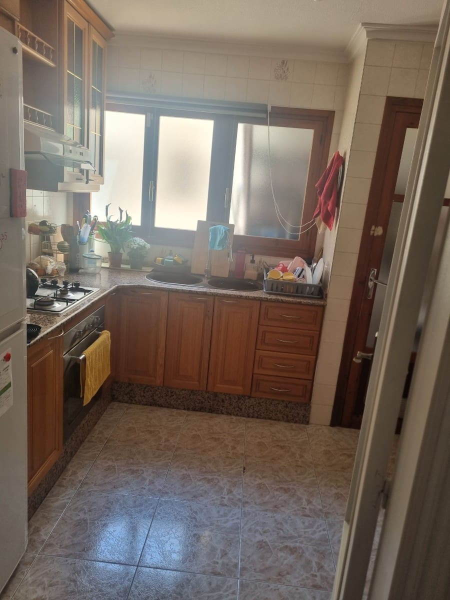 4 bedroom Apartment for sale in Pinoso - € 118,000 (Ref: 9872352)
