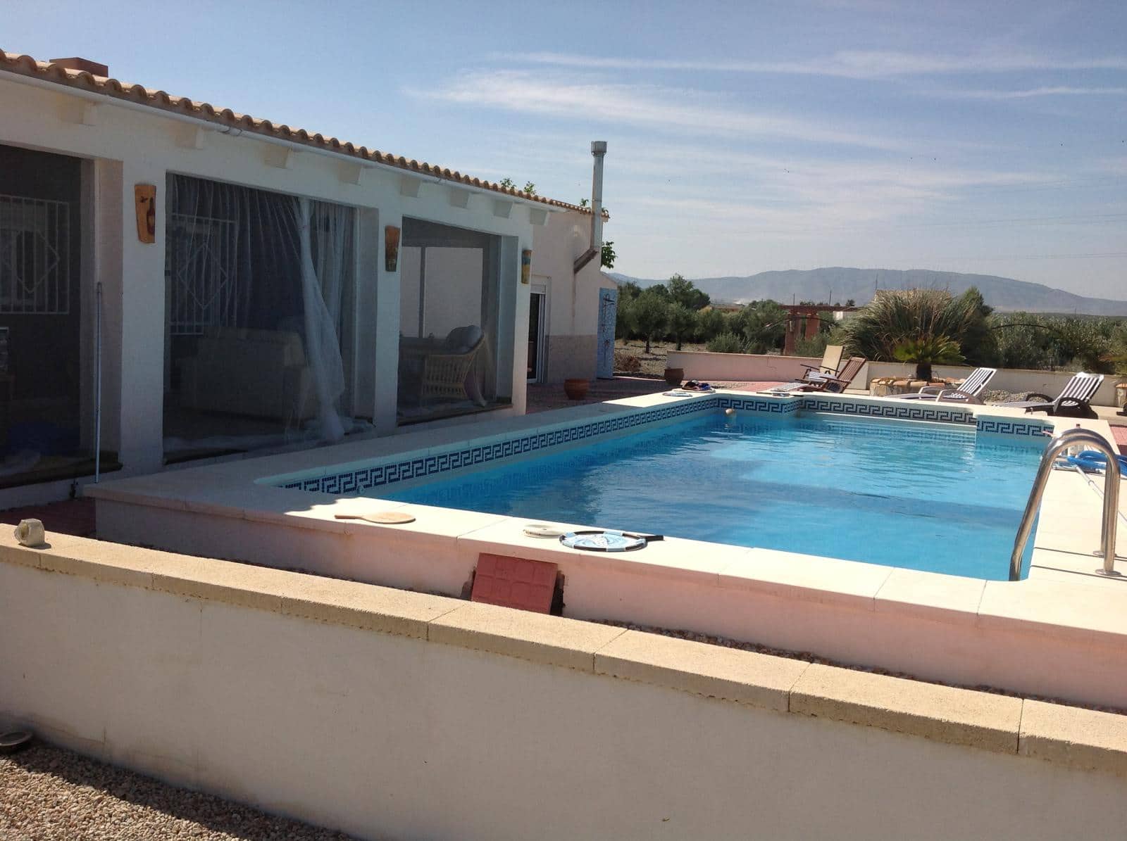 4 Zimmer Villa zu verkaufen in Villena mit Pool Garage - 225.000 € (Ref: 9885090)