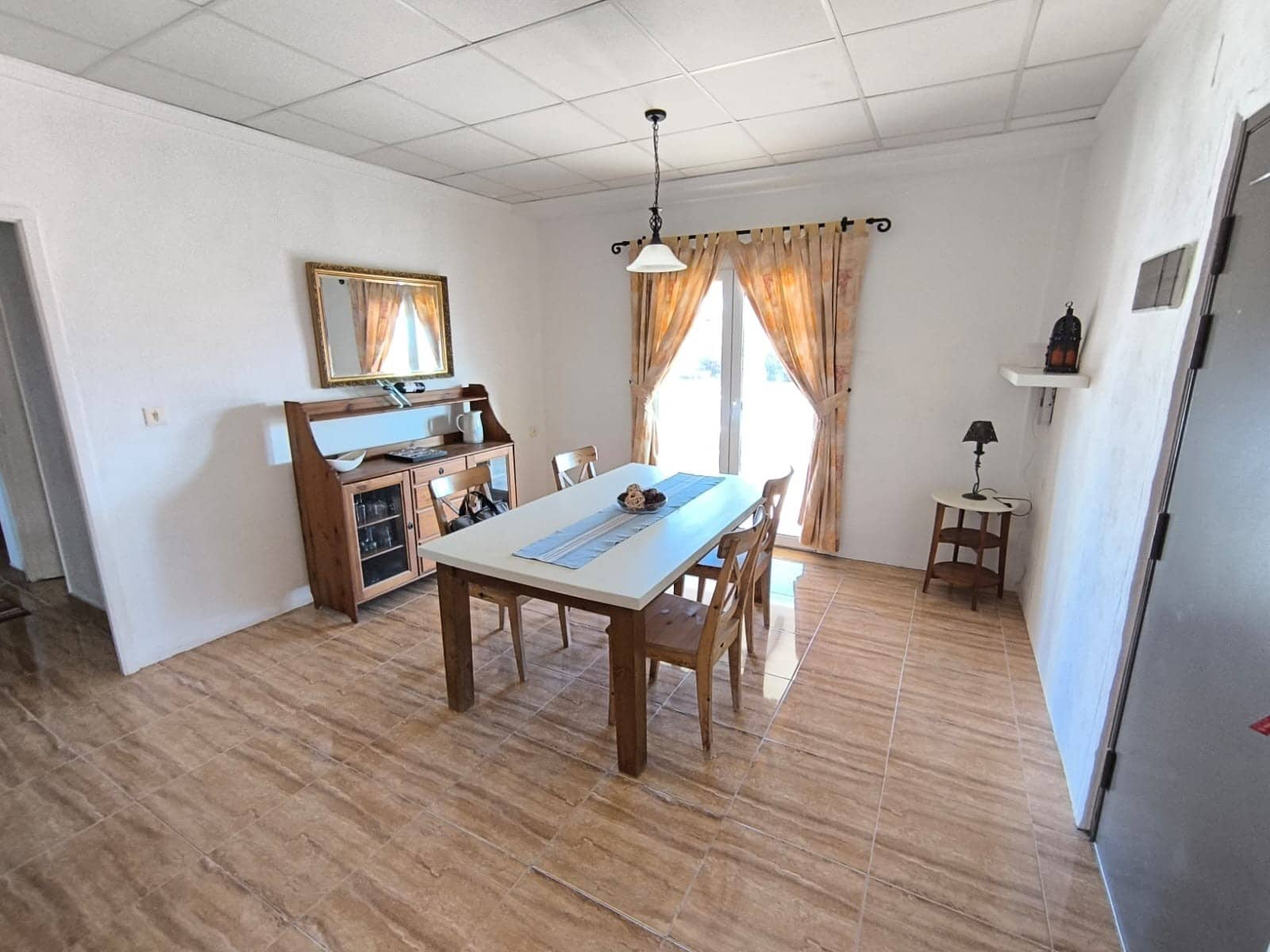 4 Zimmer Villa zu verkaufen in Villena mit Pool Garage - 225.000 € (Ref: 9885090)