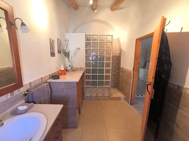 4 soveværelse Villa til salg i Chinorlet / Xinorlet, Monóvar / Monóver med swimmingpool garage - € 229.995 (Ref: 9897222)