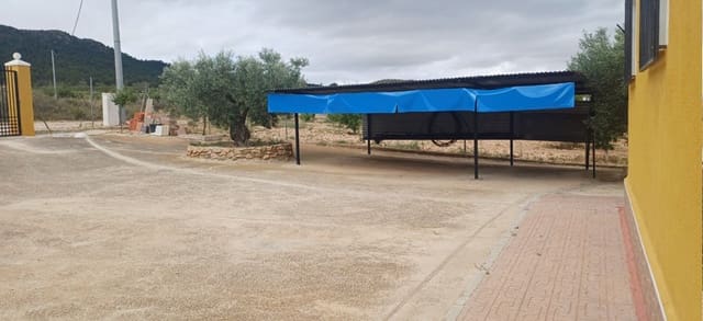 4 slaapkamer Finca/Landhuis te koop in Yecla met zwembad garage - € 170.000 (Ref: 9899837)