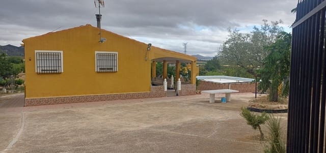 4 slaapkamer Finca/Landhuis te koop in Yecla met zwembad garage - € 170.000 (Ref: 9899837)