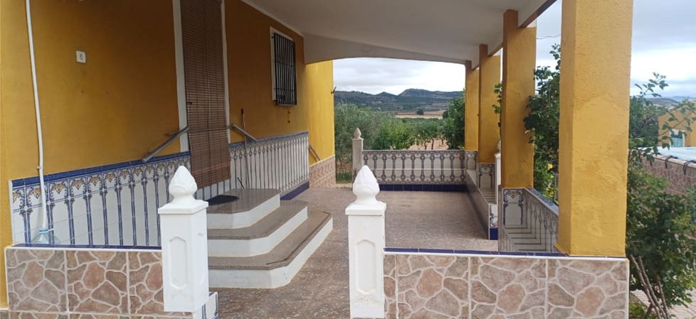 4 sypialnia Finka/Dom wiejski na sprzedaż w Yecla z basenem garażem - 170 000 € (Ref: 9899837)