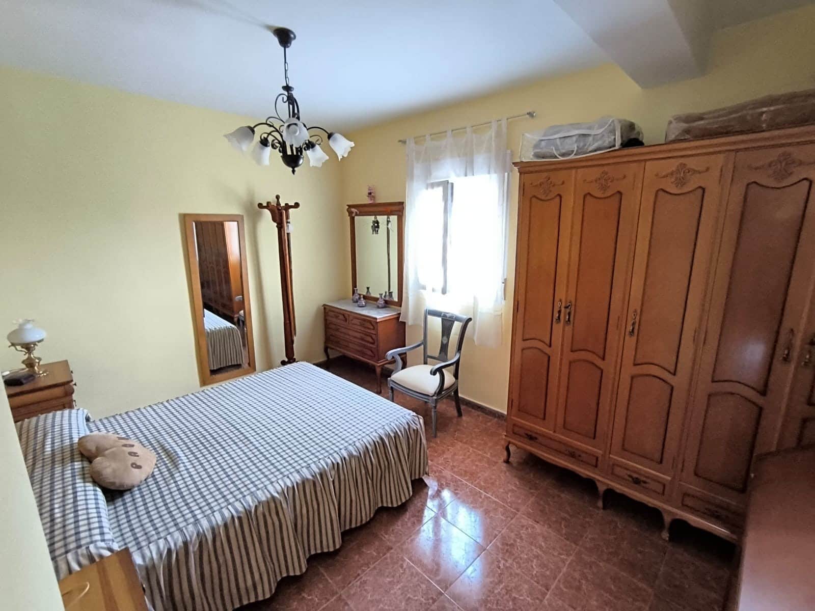 4 sypialnia Finka/Dom wiejski na sprzedaż w Yecla z basenem garażem - 170 000 € (Ref: 9899837)