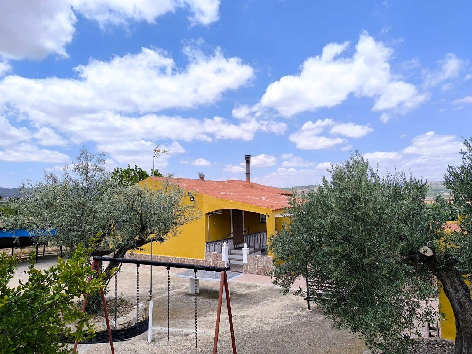4 sypialnia Finka/Dom wiejski na sprzedaż w Yecla z basenem garażem - 170 000 € (Ref: 9899837)