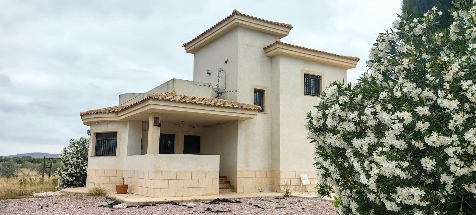 3 Zimmer Villa zu verkaufen in Pinoso mit Pool - 375.000 € (Ref: 9902075)