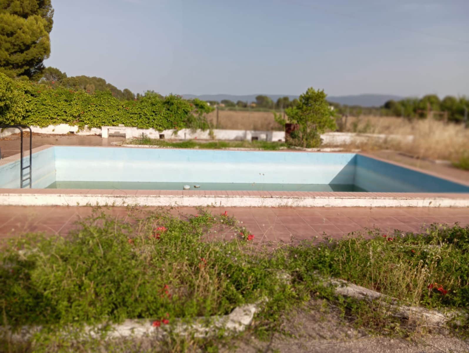 5 bedroom Villa for sale in Yecla with pool - € 180,000 (Ref: 9917617)