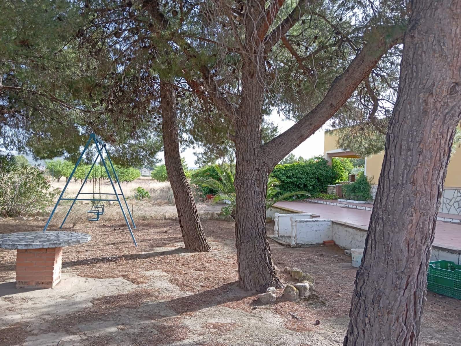 5 bedroom Villa for sale in Yecla with pool - € 180,000 (Ref: 9917617)